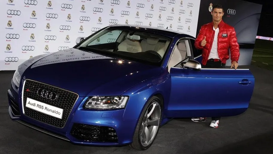 Choáng váng với dàn siêu xe của Cristiano Ronaldo ảnh 19